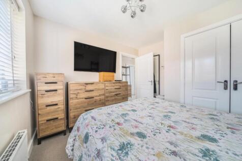2nd view MASTER BEDROOM.jpg