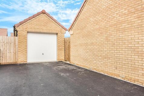 GARAGE &amp; DRIVE