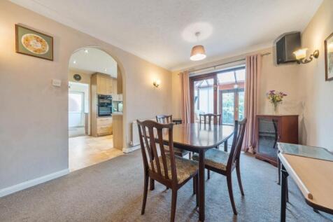DINING ROOM.jpg