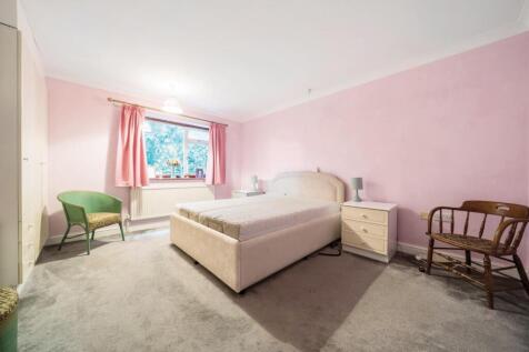 MASTER BEDROOM.jpg