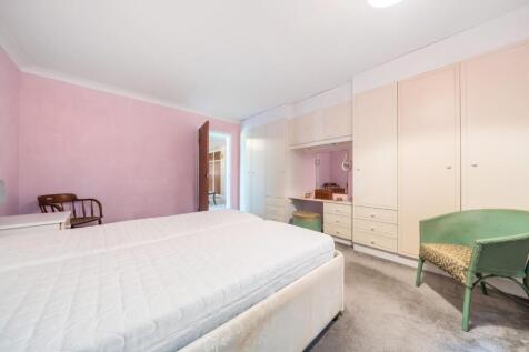 2nd view MASTER BEDROOM.jpg
