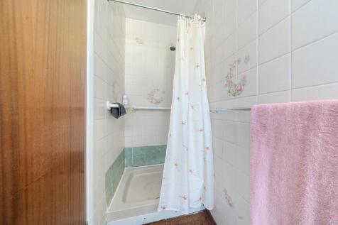 2ND SHOWER ROOM.jpg