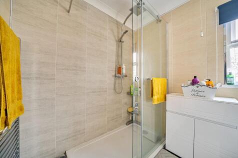 SHOWER ROOM.jpg