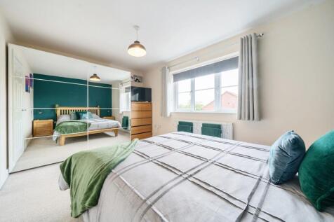 MASTER BEDROOM.jpg