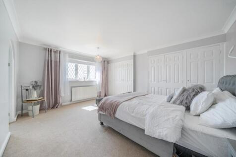 MASTER BEDROOM.jpg