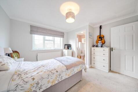 MASTER BEDROOM.jpg