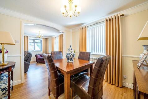 DINING ROOM.jpg