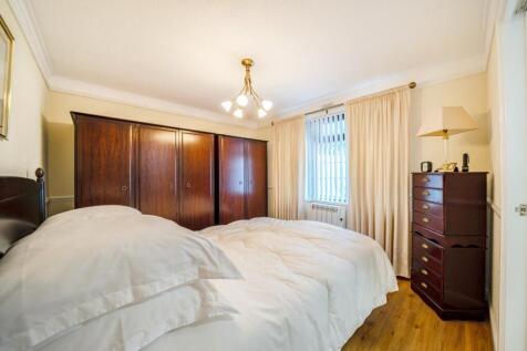 MASTER BEDROOM.jpg