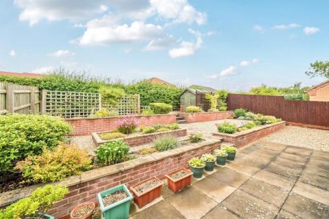 REAR GARDEN.jpg