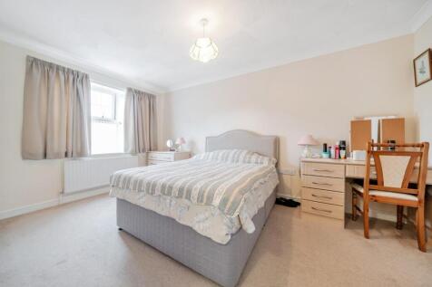 MASTER BEDROOM.jpg
