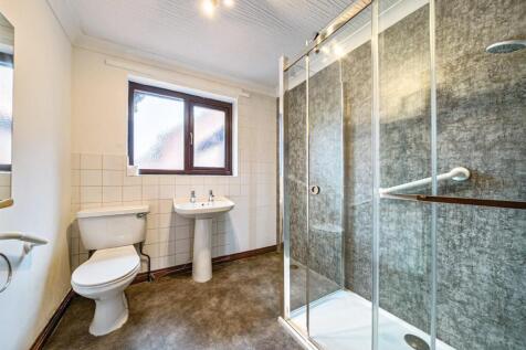 SHOWER ROOM.jpg