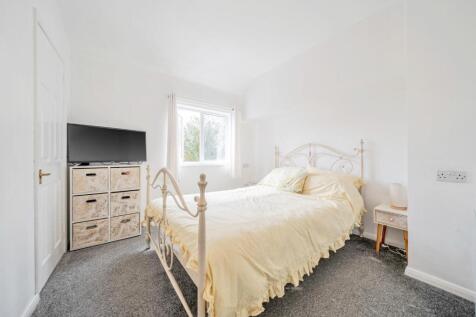 MASTER BEDROOM.jpg