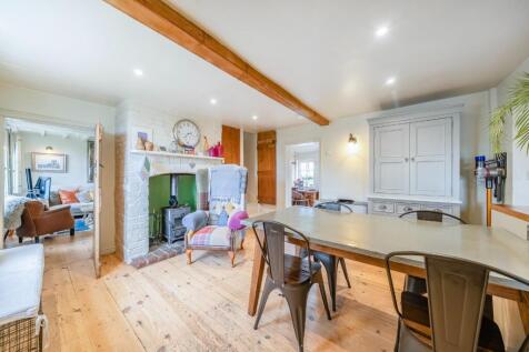 DINING ROOM.jpg