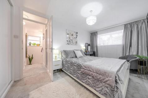 MASTER BEDROOM with bank built in wardrobes.jpg