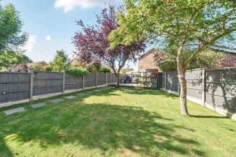 REAR GARDEN.jpg