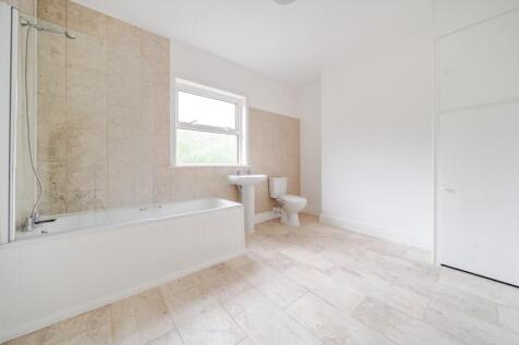 ENORMOUS BATHROOM.jpg