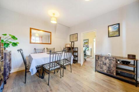 DINING ROOM.jpg