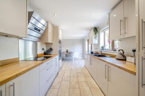 Kitchen Dining 1.jpg