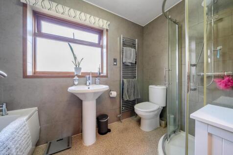 Bathroom 1.jpg