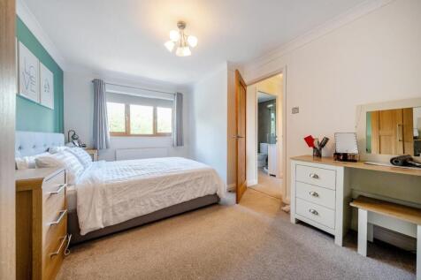 Bedroom 1.jpg