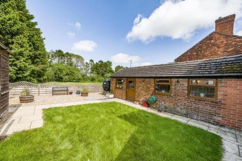REAR GARDEN.jpg