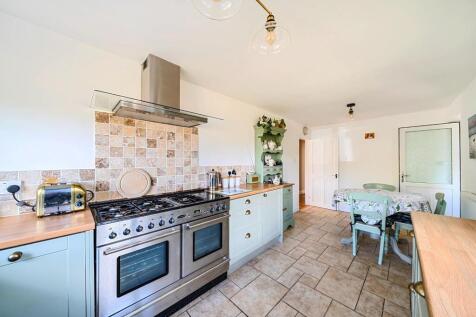 Kitchen Dining 1.jpg