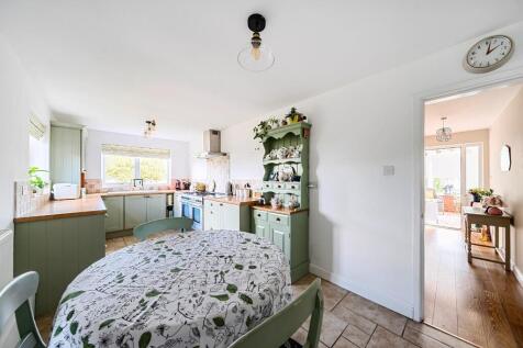 Kitchen Dining 3.jpg