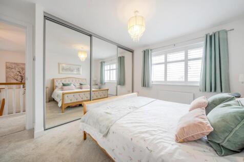 MASTER BEDROOM.jpg