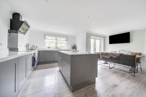 2nd view KITCHEN DINER.jpg