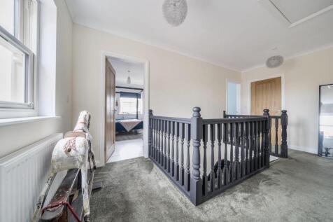 GALLERIED LANDING.jpg