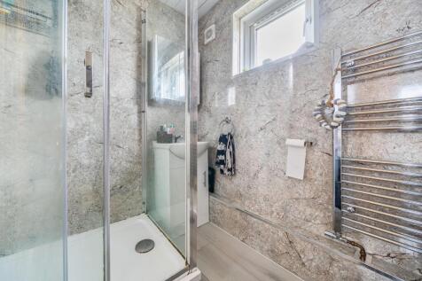 SHOWER ROOM.jpg