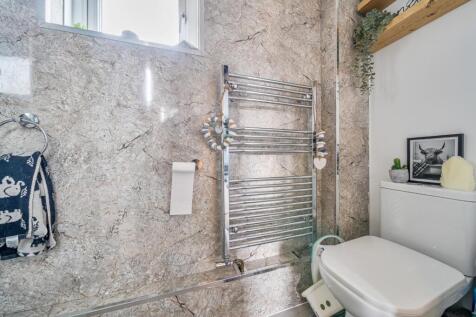 2nd view SHOWER ROOM.jpg