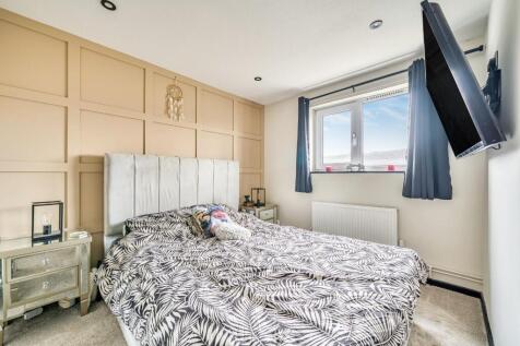 MASTER BEDROOM.jpg