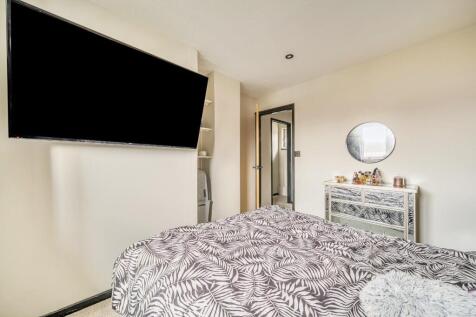 2nd view MASTER BEDROOM.jpg