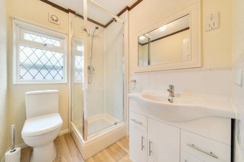 EN-SUITE SHOWER.jpg