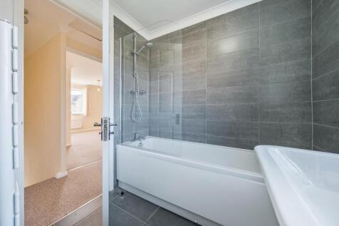 2nd view BATHROOM.jpg