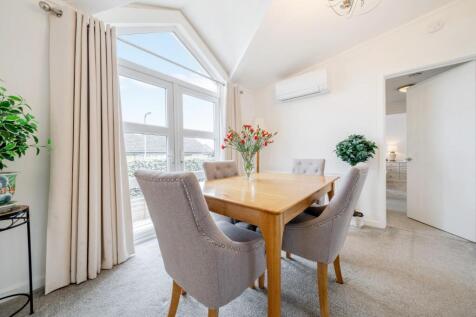 DINING ROOM.JPG