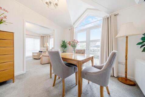 2nd view DINING ROOM.JPG
