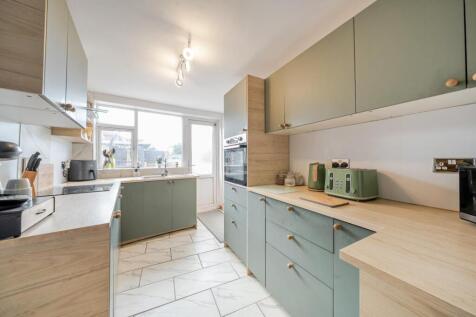 Kitchen 1.jpg