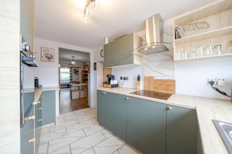 Kitchen 2.jpg