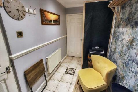 Utility Room/Side