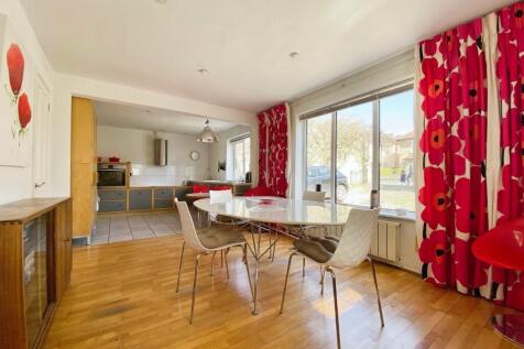 Dining/Kitchen