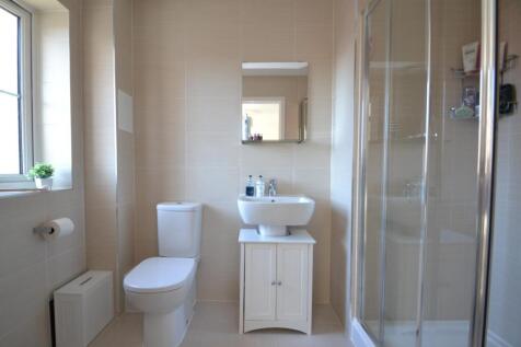 Ensuite shower.JPG