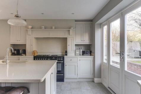 Kitchen a.jpg