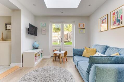 Playroom a.jpg