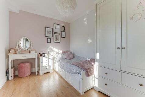 Bed 3.jpg