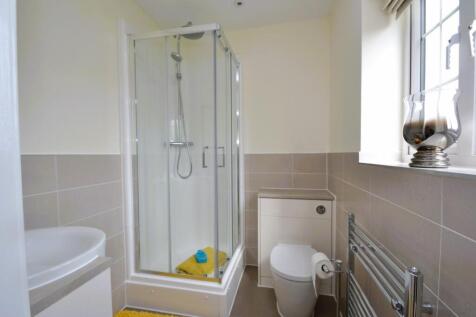 Bed Two ensuite.JPG