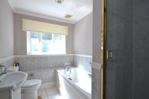 Bathroom.JPG