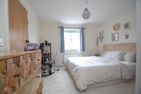 Bedroom 1 b.JPG