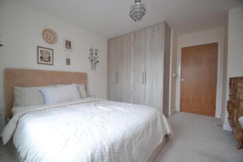 Bedroom 1 a.JPG